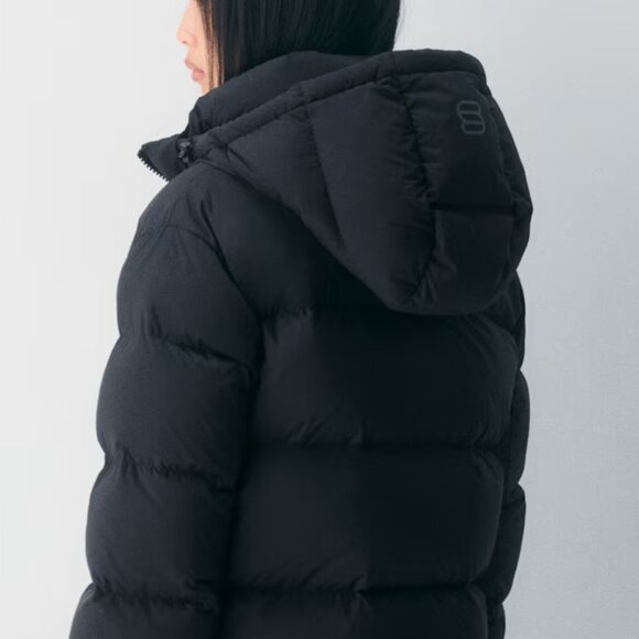 Like new! Aritzia The Super Puff Shorty cliMATTE Goose Down Jacket in Black Sz M - Picture 2 of 12